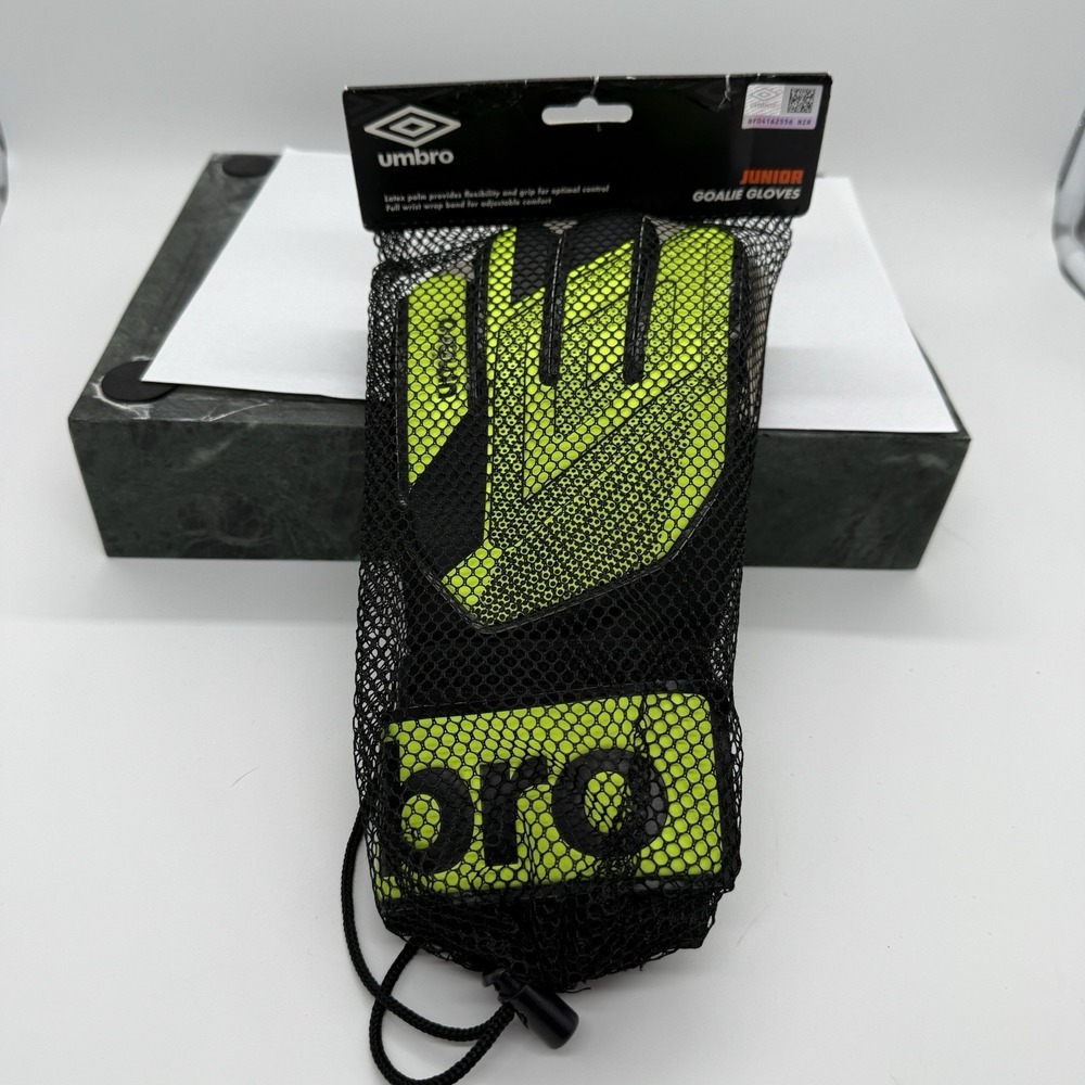 Umbro Junior Goalie Gloves Neon Yellow Black Soccer Goalkeeper Youth Medium New
